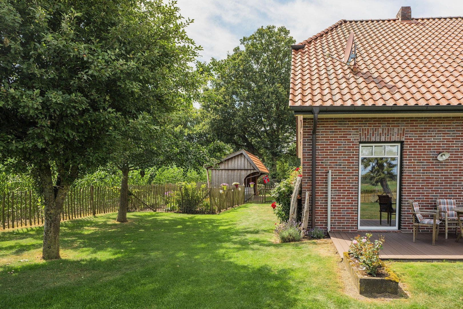 Prodej domu 155 m², pozemek 3.400 m², Edewecht, Dolní Sasko Prodej domu 155 m², pozemek 3.400 m², Edewecht, Dolní Sasko