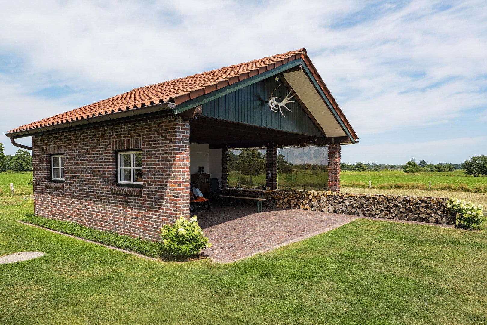 Prodej domu 155 m², pozemek 3.400 m², Edewecht, Dolní Sasko Prodej domu 155 m², pozemek 3.400 m², Edewecht, Dolní Sasko