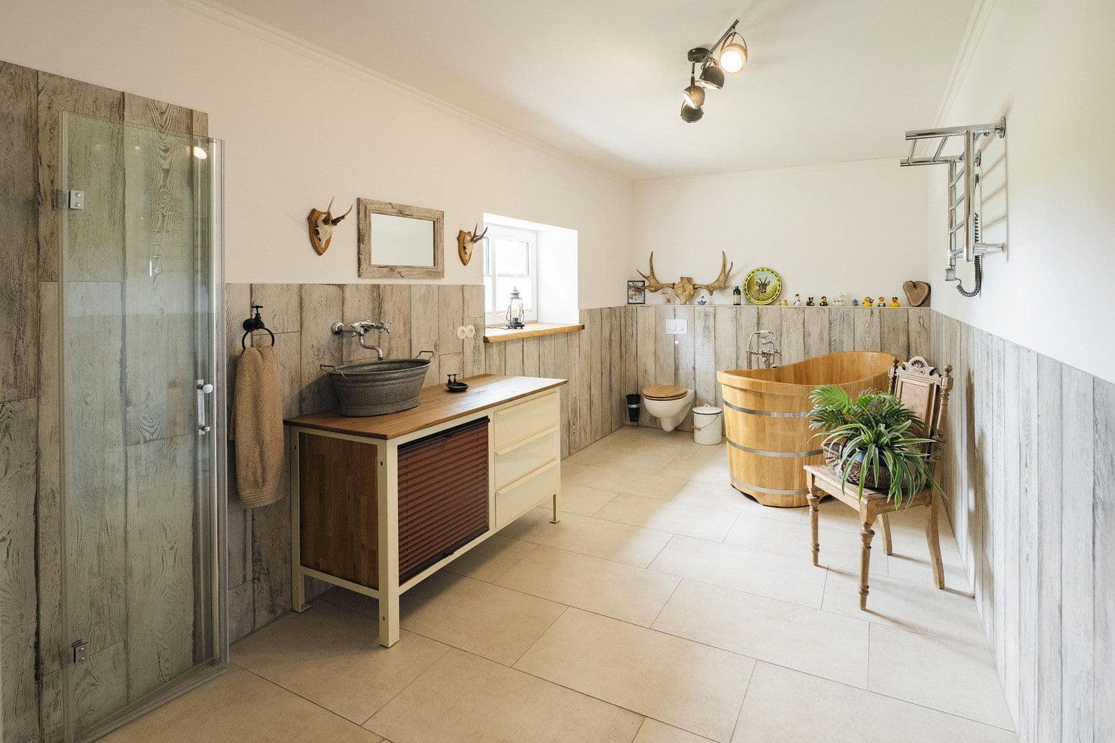 Prodej domu 155 m², pozemek 3.400 m², Edewecht, Dolní Sasko Prodej domu 155 m², pozemek 3.400 m², Edewecht, Dolní Sasko