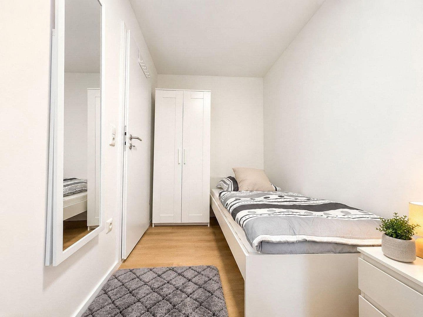 Pronájem bytu 12 m², Eduard-Spranger-Str. 14, München, Bavorsko Pronájem bytu 12 m², Eduard-Spranger-Str. 14, München, Bavorsko
