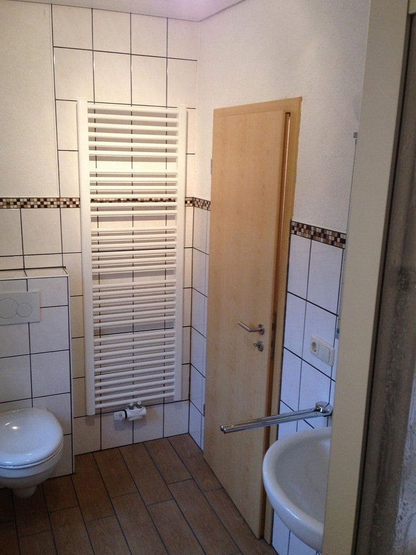 Prodej domu 191 m², pozemek 336 m², Leistenbachstraße 1, Schmitten im Taunus, Hessen Prodej domu 191 m², pozemek 336 m², Leistenbachstraße 1, Schmitten im Taunus, Hessen