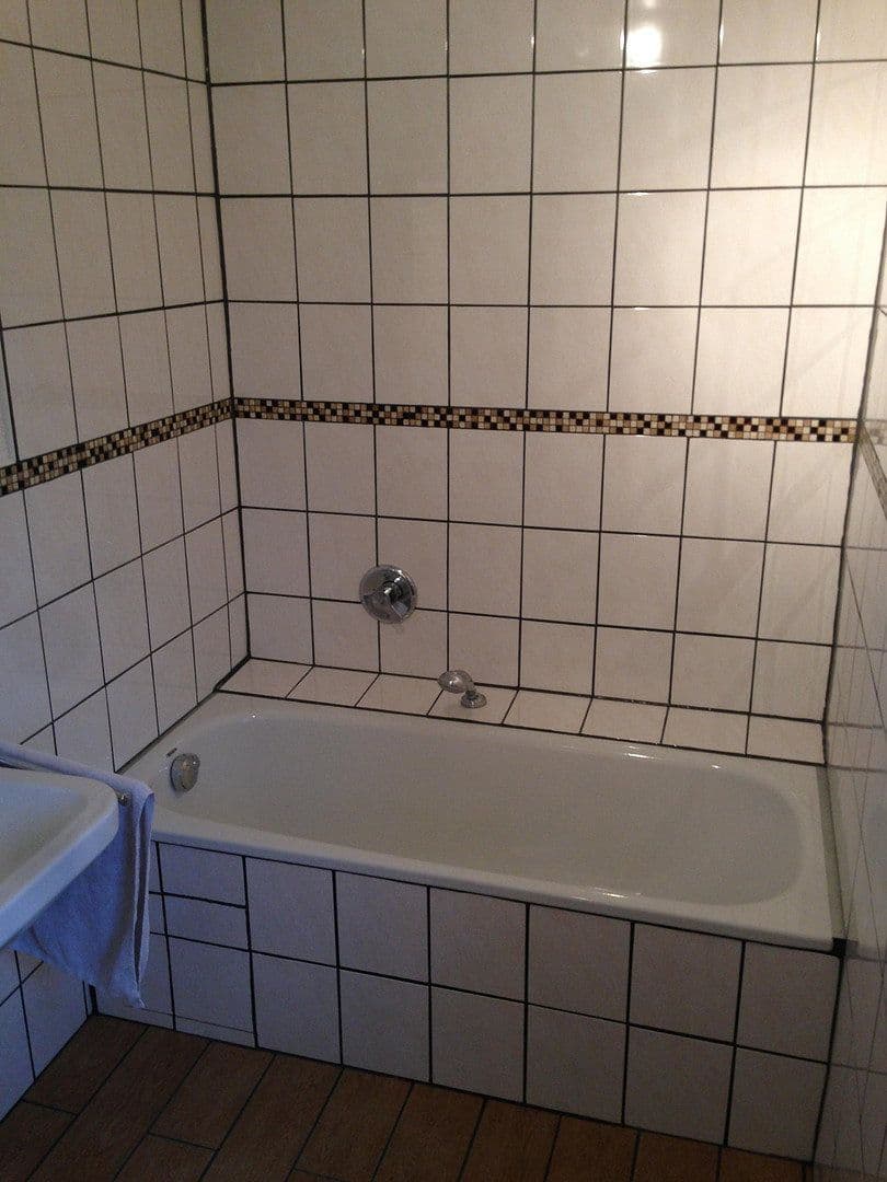 Prodej domu 191 m², pozemek 336 m², Leistenbachstraße 1, Schmitten im Taunus, Hessen Prodej domu 191 m², pozemek 336 m², Leistenbachstraße 1, Schmitten im Taunus, Hessen