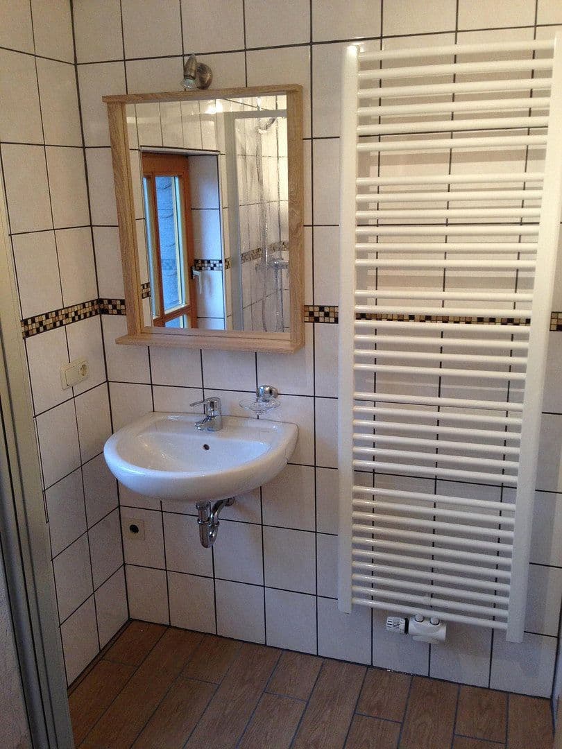 Prodej domu 191 m², pozemek 336 m², Leistenbachstraße 1, Schmitten im Taunus, Hessen Prodej domu 191 m², pozemek 336 m², Leistenbachstraße 1, Schmitten im Taunus, Hessen