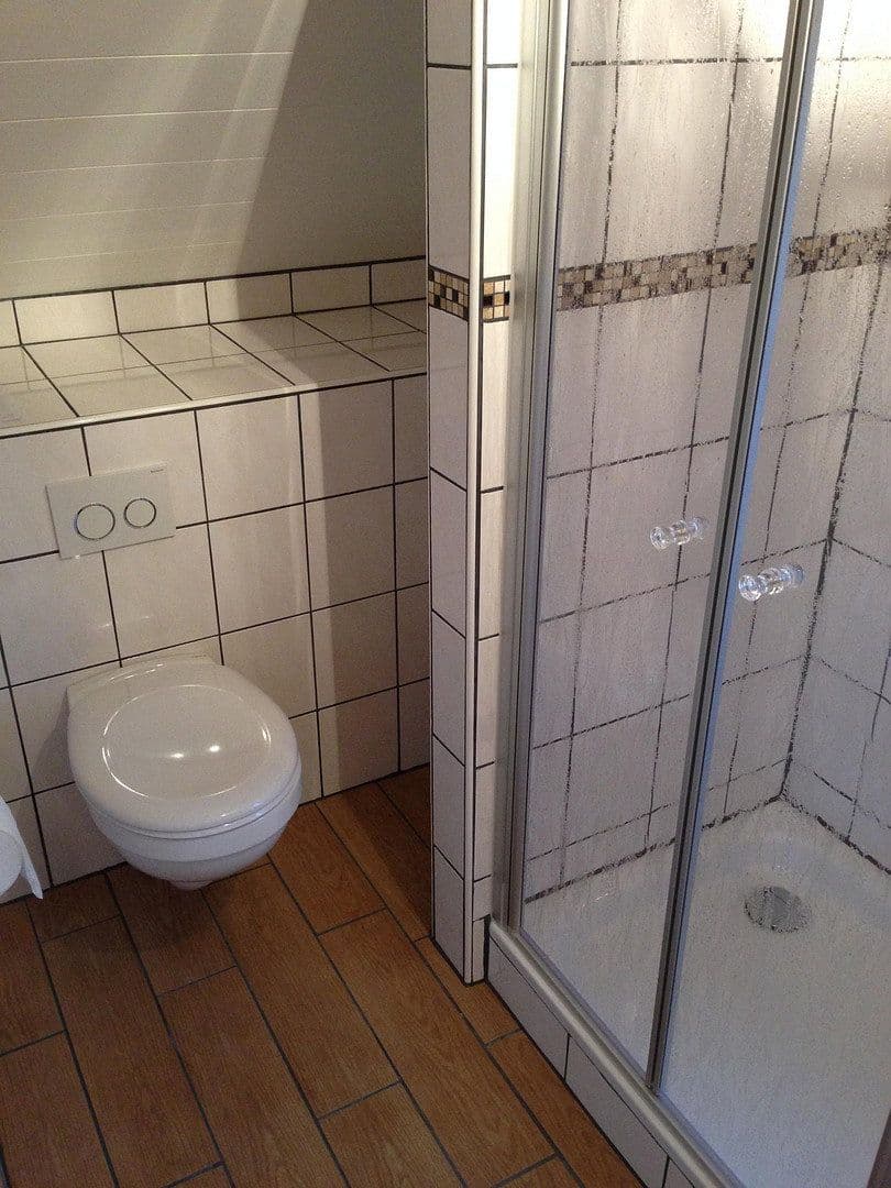 Prodej domu 191 m², pozemek 336 m², Leistenbachstraße 1, Schmitten im Taunus, Hessen Prodej domu 191 m², pozemek 336 m², Leistenbachstraße 1, Schmitten im Taunus, Hessen