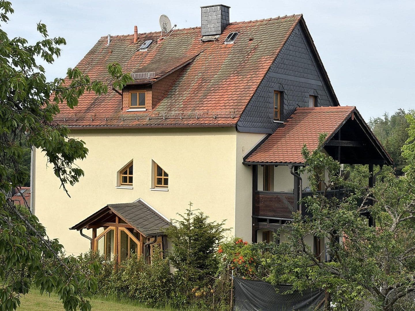 Prodej domu 191 m², pozemek 336 m², Leistenbachstraße 1, Schmitten im Taunus, Hessen Prodej domu 191 m², pozemek 336 m², Leistenbachstraße 1, Schmitten im Taunus, Hessen