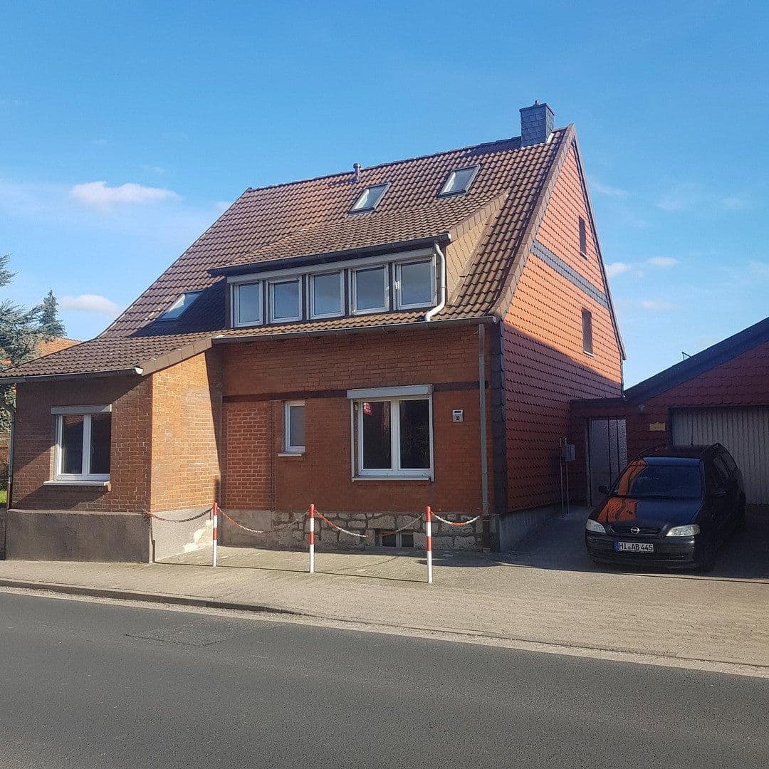 Pronájem domu 166 m², pozemek 229 m², Rathausstraße 33, Giesen, Dolní Sasko Pronájem domu 166 m², pozemek 229 m², Rathausstraße 33, Giesen, Dolní Sasko