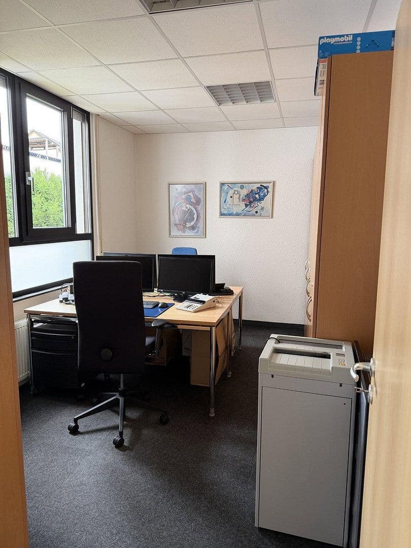 Pronájem kanceláře 105 m², Hauptstr. 100, Langenfeld (Rheinland), Severní Porýní-Vestfálsko Pronájem kanceláře 105 m², Hauptstr. 100, Langenfeld (Rheinland), Severní Porýní-Vestfálsko