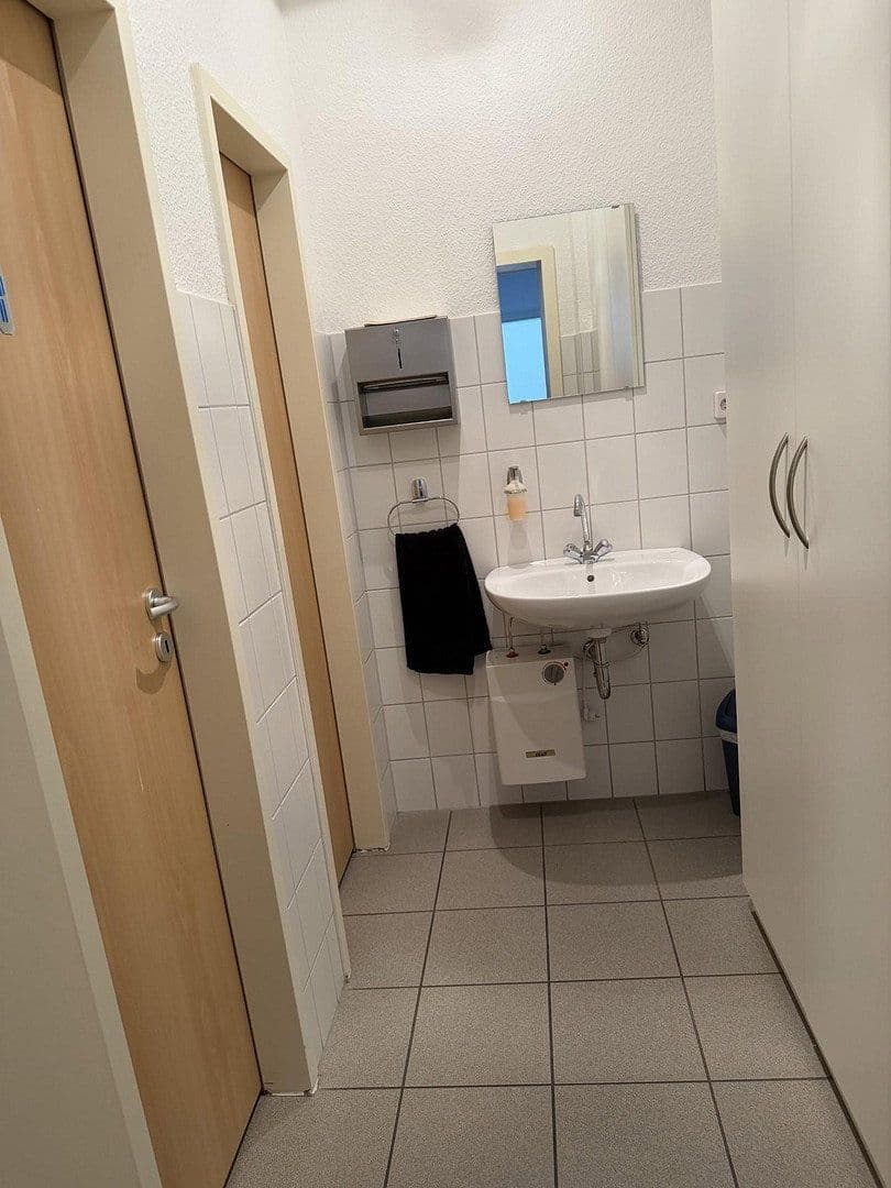 Pronájem kanceláře 105 m², Hauptstr. 100, Langenfeld (Rheinland), Severní Porýní-Vestfálsko Pronájem kanceláře 105 m², Hauptstr. 100, Langenfeld (Rheinland), Severní Porýní-Vestfálsko