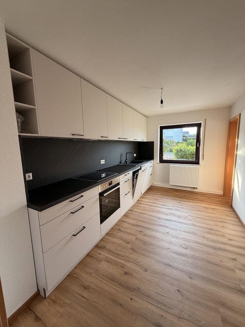 Pronájem bytu 4+1 126 m², Fliederstraße 8, Bad Rappenau, Bádensko-Württembersko Pronájem bytu 4+1 126 m², Fliederstraße 8, Bad Rappenau, Bádensko-Württembersko