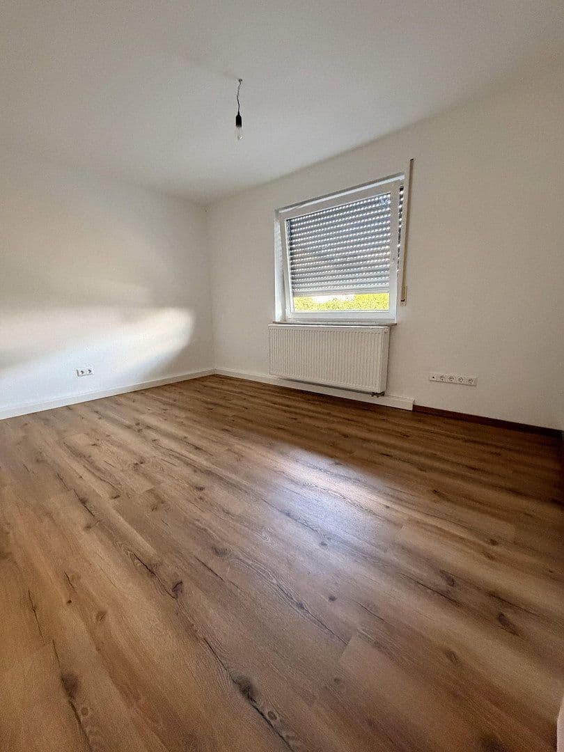 Pronájem bytu 4+1 126 m², Fliederstraße 8, Bad Rappenau, Bádensko-Württembersko Pronájem bytu 4+1 126 m², Fliederstraße 8, Bad Rappenau, Bádensko-Württembersko
