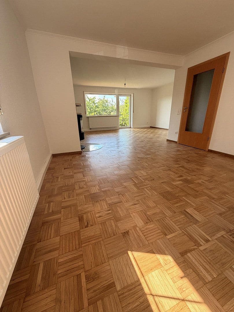 Pronájem bytu 4+1 126 m², Fliederstraße 8, Bad Rappenau, Bádensko-Württembersko Pronájem bytu 4+1 126 m², Fliederstraße 8, Bad Rappenau, Bádensko-Württembersko