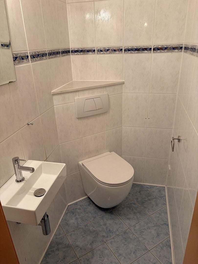 Pronájem bytu 4+1 126 m², Fliederstraße 8, Bad Rappenau, Bádensko-Württembersko Pronájem bytu 4+1 126 m², Fliederstraße 8, Bad Rappenau, Bádensko-Württembersko
