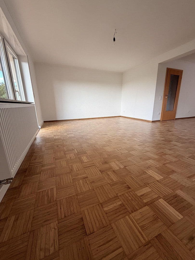 Pronájem bytu 4+1 126 m², Fliederstraße 8, Bad Rappenau, Bádensko-Württembersko Pronájem bytu 4+1 126 m², Fliederstraße 8, Bad Rappenau, Bádensko-Württembersko