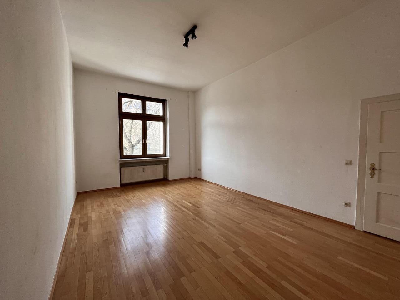 Prodej bytu 4+1 127 m², Düsseldorf, Severní Porýní-Vestfálsko Prodej bytu 4+1 127 m², Düsseldorf, Severní Porýní-Vestfálsko