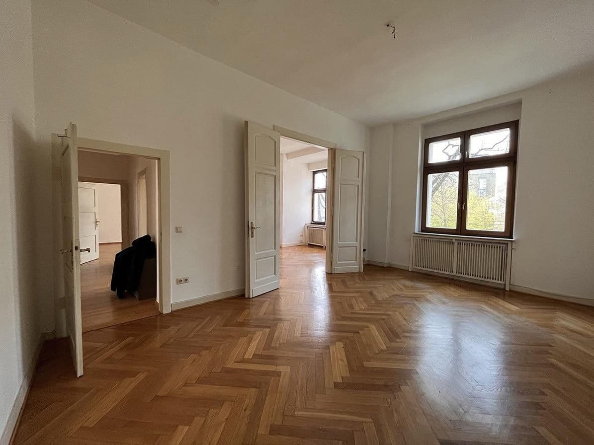 Prodej bytu 4+1 127 m², Düsseldorf, Severní Porýní-Vestfálsko Prodej bytu 4+1 127 m², Düsseldorf, Severní Porýní-Vestfálsko