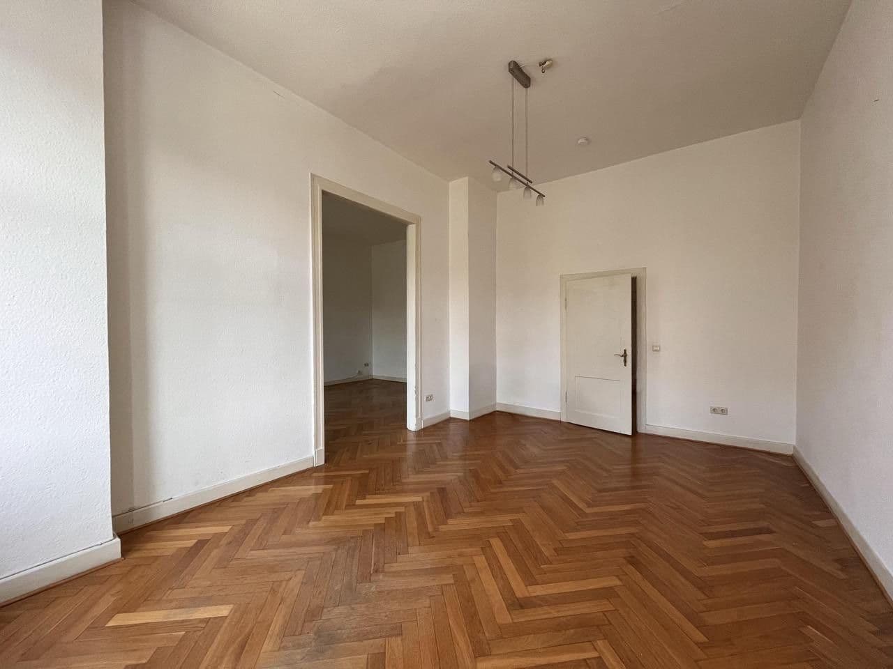Prodej bytu 4+1 127 m², Düsseldorf, Severní Porýní-Vestfálsko Prodej bytu 4+1 127 m², Düsseldorf, Severní Porýní-Vestfálsko