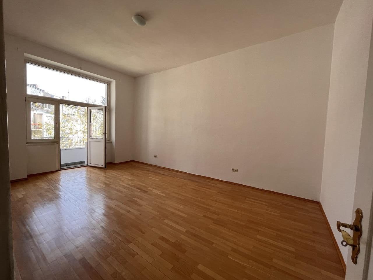 Prodej bytu 4+1 127 m², Düsseldorf, Severní Porýní-Vestfálsko Prodej bytu 4+1 127 m², Düsseldorf, Severní Porýní-Vestfálsko