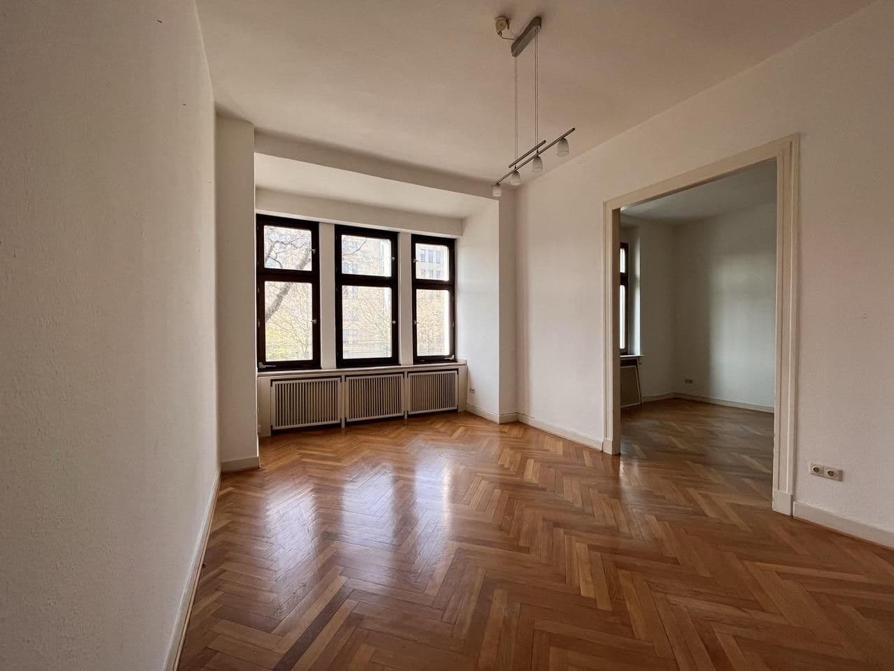 Prodej bytu 4+1 127 m², Düsseldorf, Severní Porýní-Vestfálsko Prodej bytu 4+1 127 m², Düsseldorf, Severní Porýní-Vestfálsko
