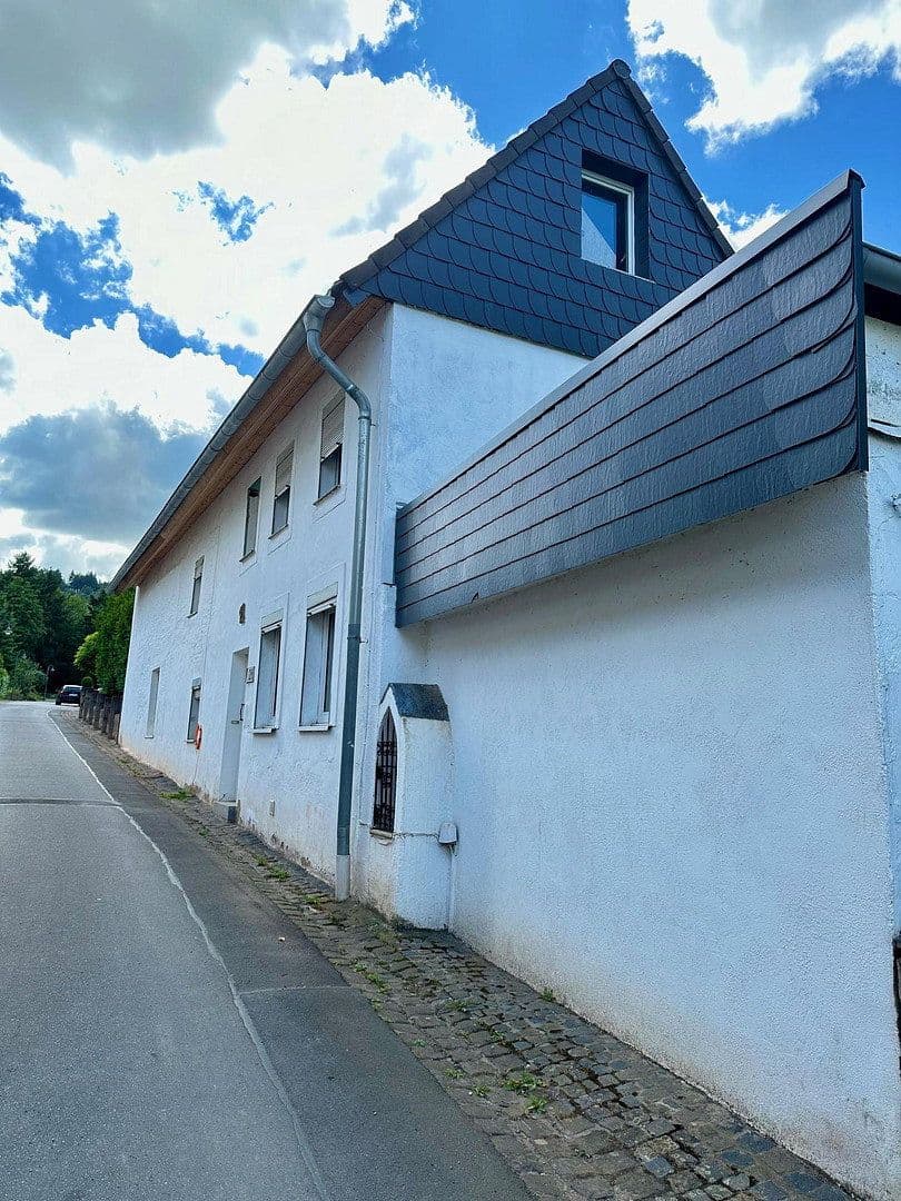 Prodej domu 140 m², pozemek 1.813 m², Kinheim, Porýní-Falc Prodej domu 140 m², pozemek 1.813 m², Kinheim, Porýní-Falc