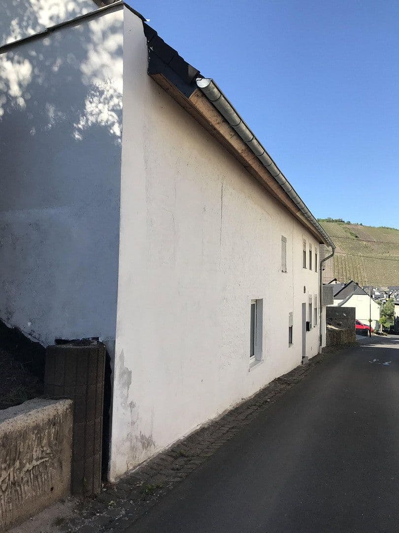 Prodej domu 140 m², pozemek 1.813 m², Kinheim, Porýní-Falc Prodej domu 140 m², pozemek 1.813 m², Kinheim, Porýní-Falc
