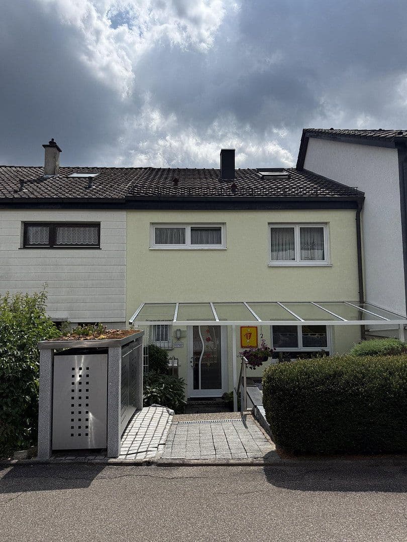Prodej domu 115 m², pozemek 240 m², Weinsberg, Bádensko-Württembersko Prodej domu 115 m², pozemek 240 m², Weinsberg, Bádensko-Württembersko