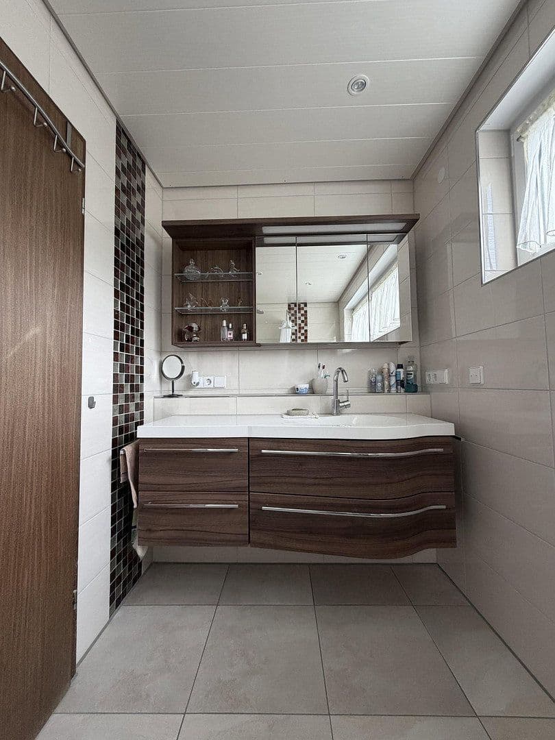 Prodej domu 115 m², pozemek 240 m², Weinsberg, Bádensko-Württembersko Prodej domu 115 m², pozemek 240 m², Weinsberg, Bádensko-Württembersko