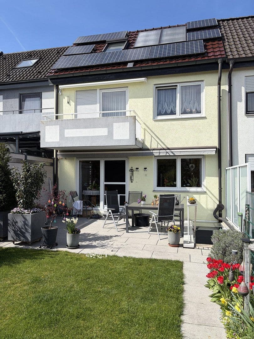 Prodej domu 115 m², pozemek 240 m², Weinsberg, Bádensko-Württembersko Prodej domu 115 m², pozemek 240 m², Weinsberg, Bádensko-Württembersko