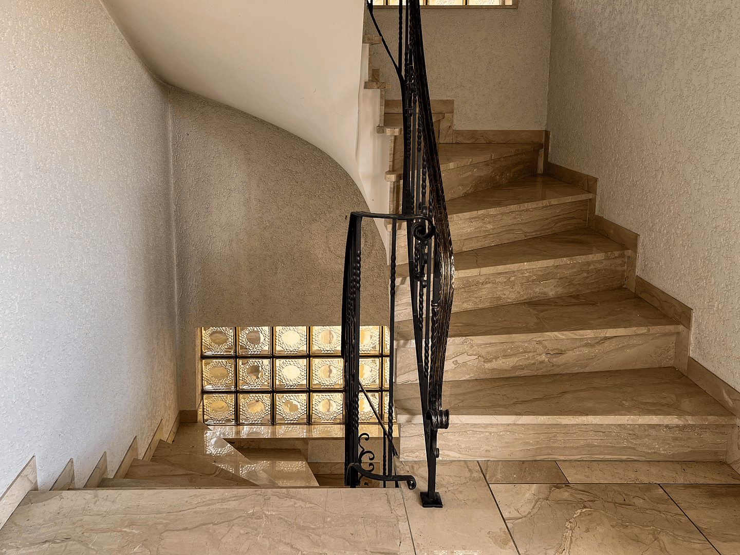 Prodej domu 250 m², pozemek 853 m², Staufenberg, Hessen Prodej domu 250 m², pozemek 853 m², Staufenberg, Hessen