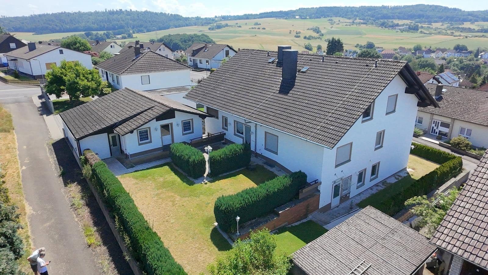 Prodej domu 250 m², pozemek 853 m², Staufenberg, Hessen Prodej domu 250 m², pozemek 853 m², Staufenberg, Hessen