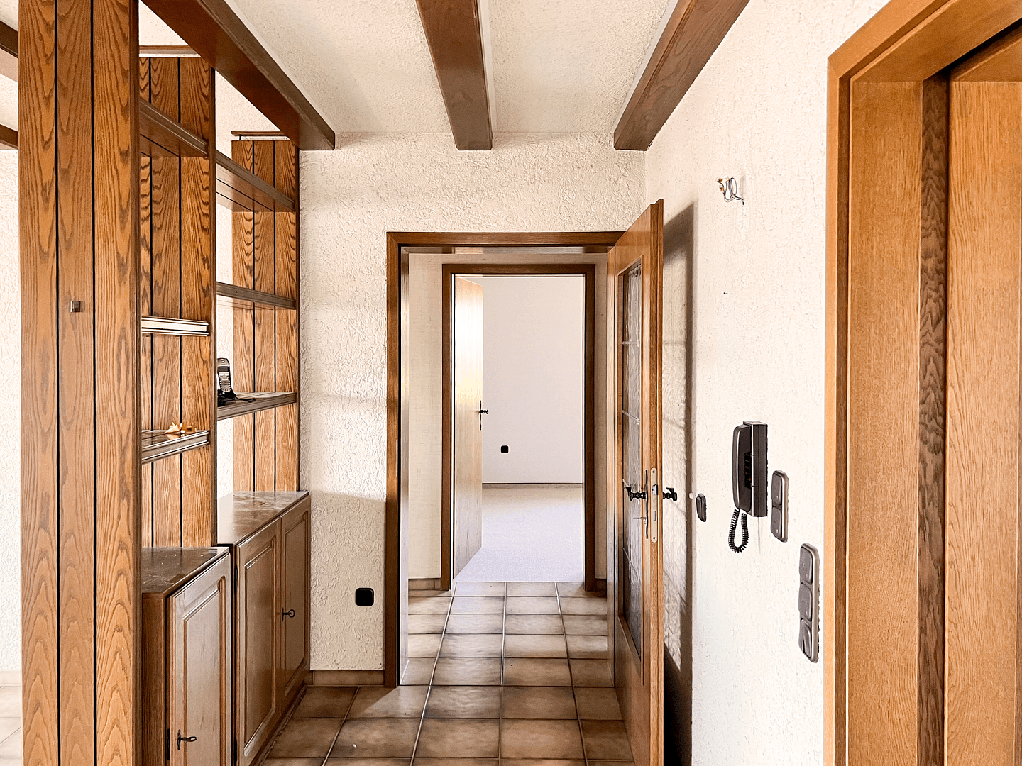 Prodej domu 250 m², pozemek 853 m², Staufenberg, Hessen Prodej domu 250 m², pozemek 853 m², Staufenberg, Hessen