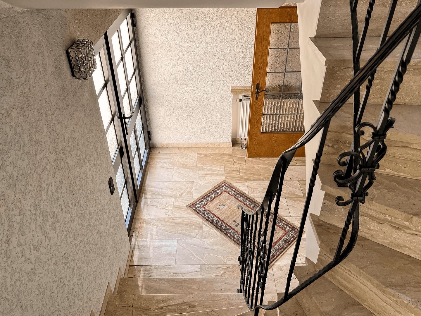Prodej domu 250 m², pozemek 853 m², Staufenberg, Hessen Prodej domu 250 m², pozemek 853 m², Staufenberg, Hessen