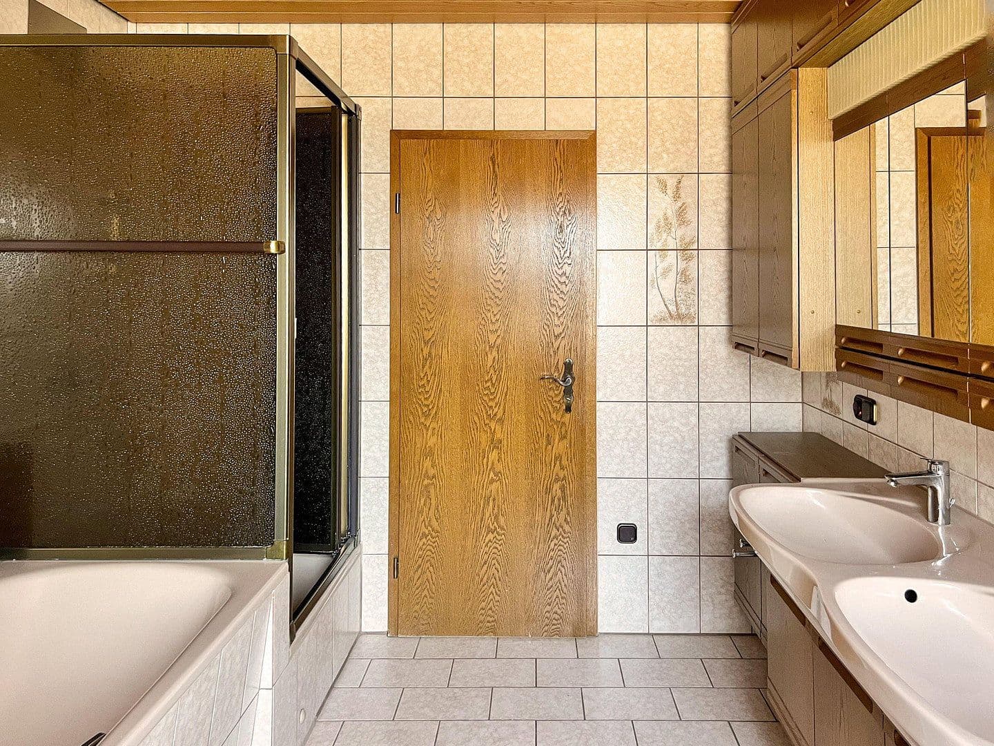 Prodej domu 250 m², pozemek 853 m², Staufenberg, Hessen Prodej domu 250 m², pozemek 853 m², Staufenberg, Hessen