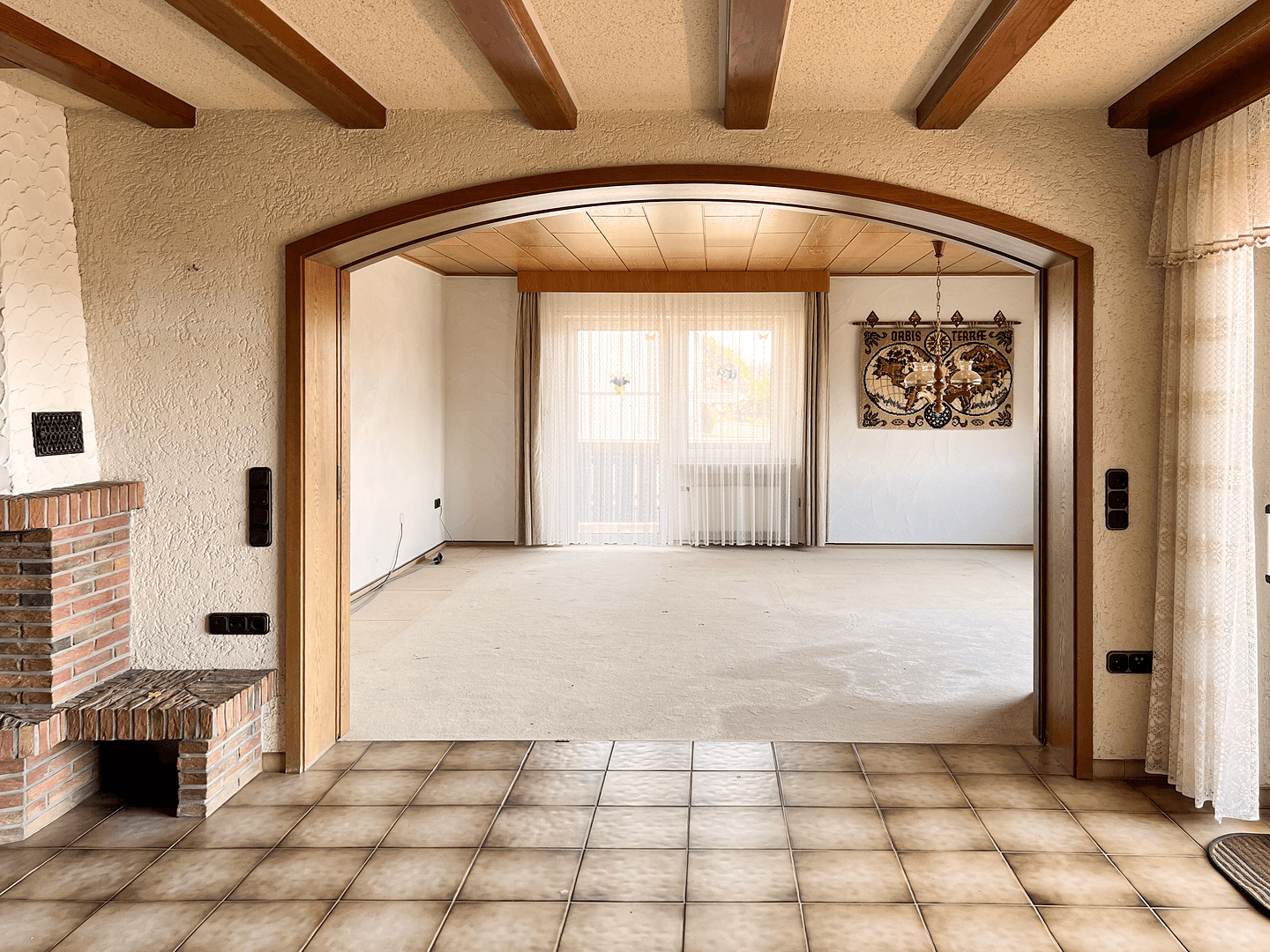 Prodej domu 250 m², pozemek 853 m², Staufenberg, Hessen Prodej domu 250 m², pozemek 853 m², Staufenberg, Hessen