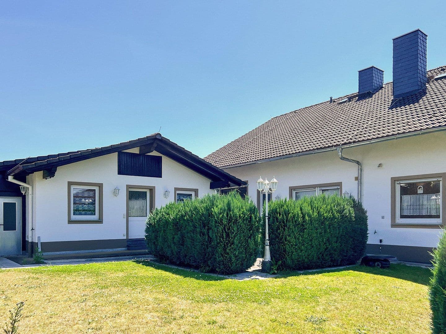 Prodej domu 250 m², pozemek 853 m², Staufenberg, Hessen Prodej domu 250 m², pozemek 853 m², Staufenberg, Hessen