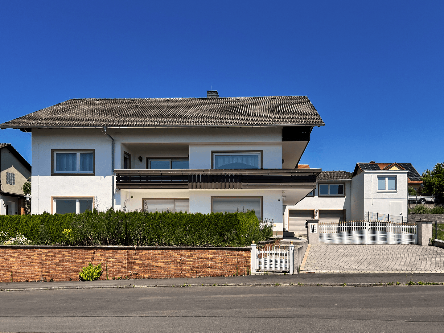Prodej domu 250 m², pozemek 853 m², Staufenberg, Hessen Prodej domu 250 m², pozemek 853 m², Staufenberg, Hessen