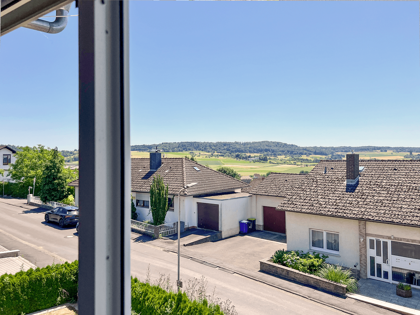Prodej domu 250 m², pozemek 853 m², Staufenberg, Hessen Prodej domu 250 m², pozemek 853 m², Staufenberg, Hessen