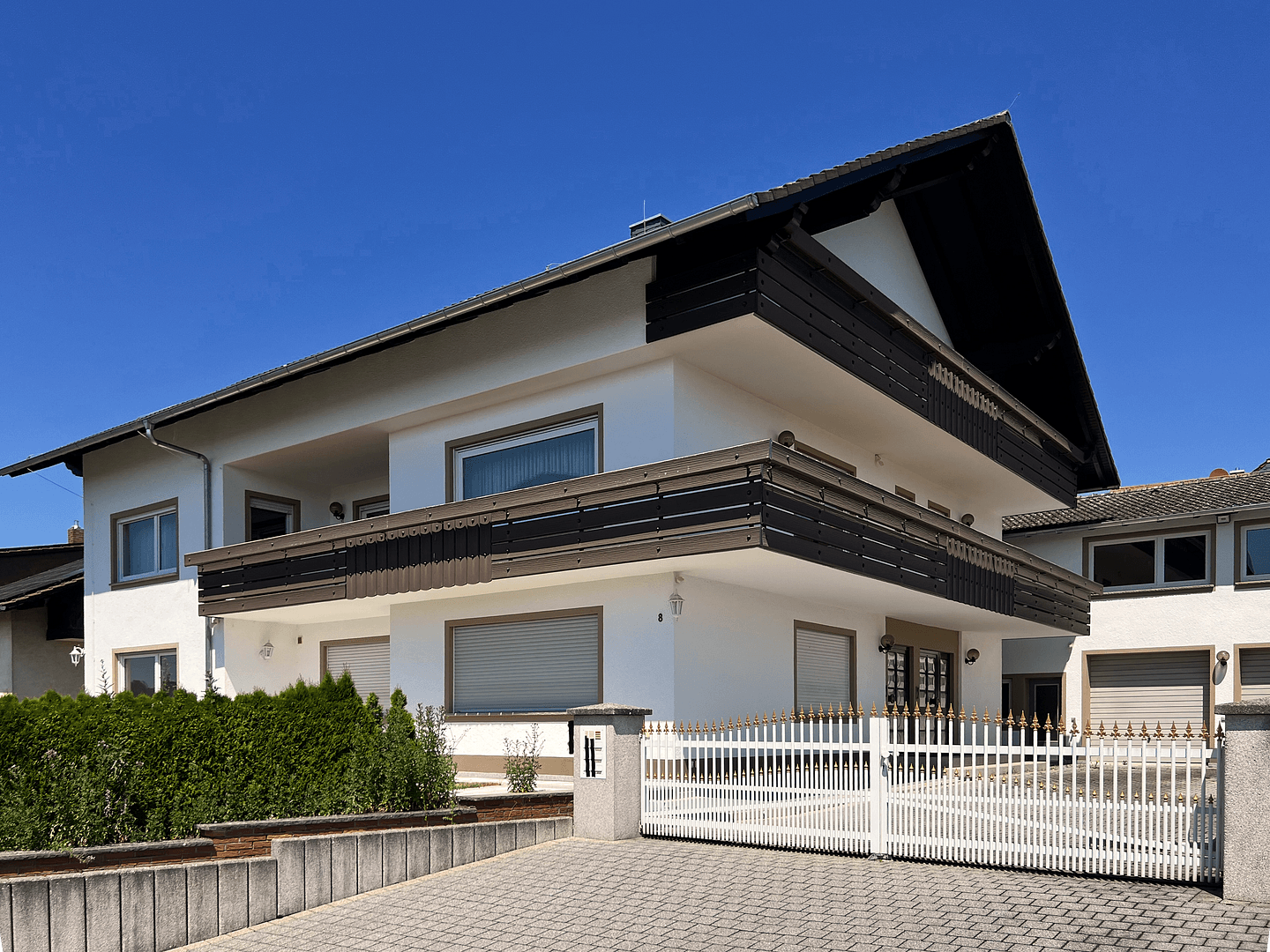 Prodej domu 250 m², pozemek 853 m², Staufenberg, Hessen Prodej domu 250 m², pozemek 853 m², Staufenberg, Hessen