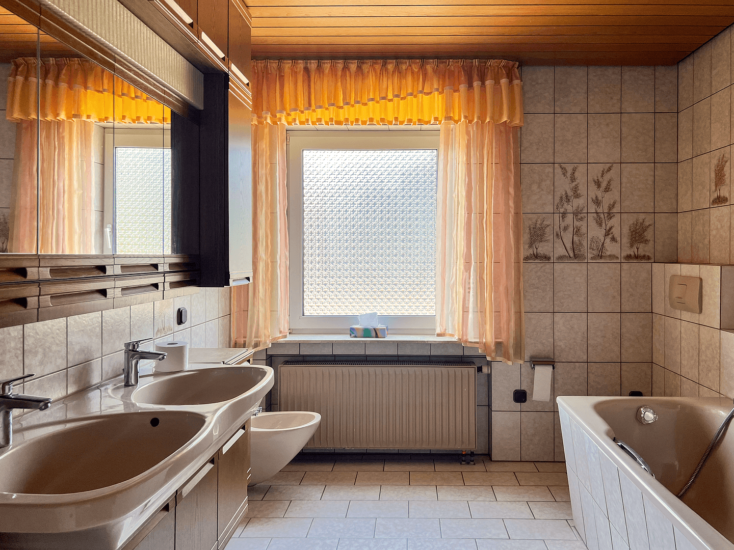 Prodej domu 250 m², pozemek 853 m², Staufenberg, Hessen Prodej domu 250 m², pozemek 853 m², Staufenberg, Hessen