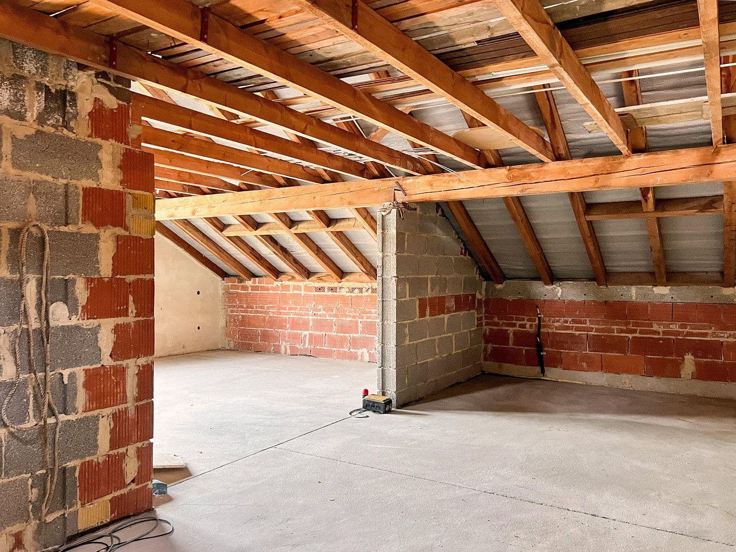 Prodej domu 250 m², pozemek 853 m², Staufenberg, Hessen Prodej domu 250 m², pozemek 853 m², Staufenberg, Hessen