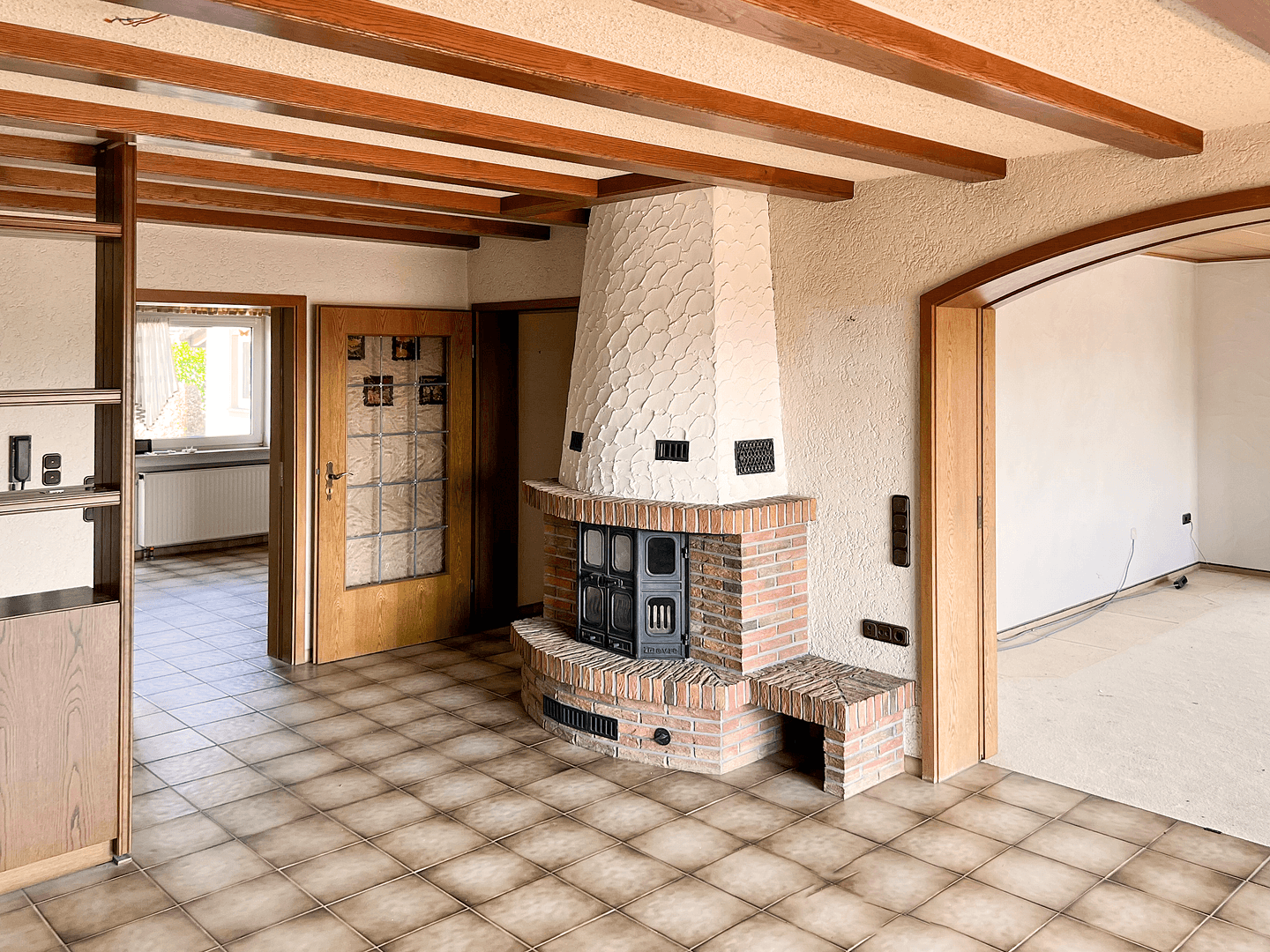 Prodej domu 250 m², pozemek 853 m², Staufenberg, Hessen Prodej domu 250 m², pozemek 853 m², Staufenberg, Hessen