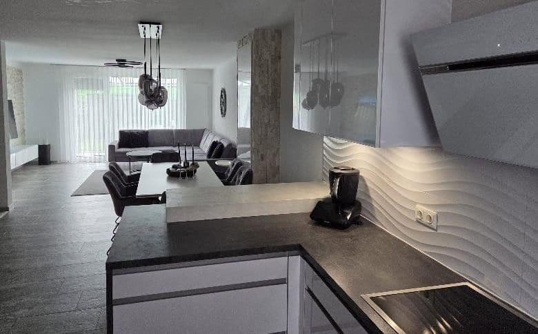 Prodej domu 141 m², pozemek 204 m², Laudenbach, Bádensko-Württembersko Prodej domu 141 m², pozemek 204 m², Laudenbach, Bádensko-Württembersko