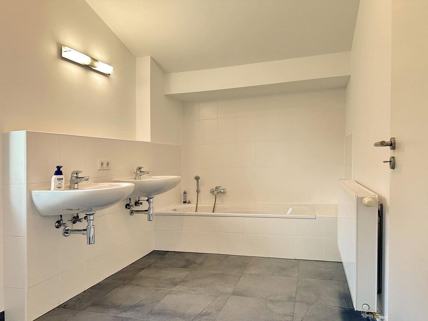 Prodej domu 235 m², pozemek 580 m², Bergisch Gladbach, Severní Porýní-Vestfálsko Prodej domu 235 m², pozemek 580 m², Bergisch Gladbach, Severní Porýní-Vestfálsko