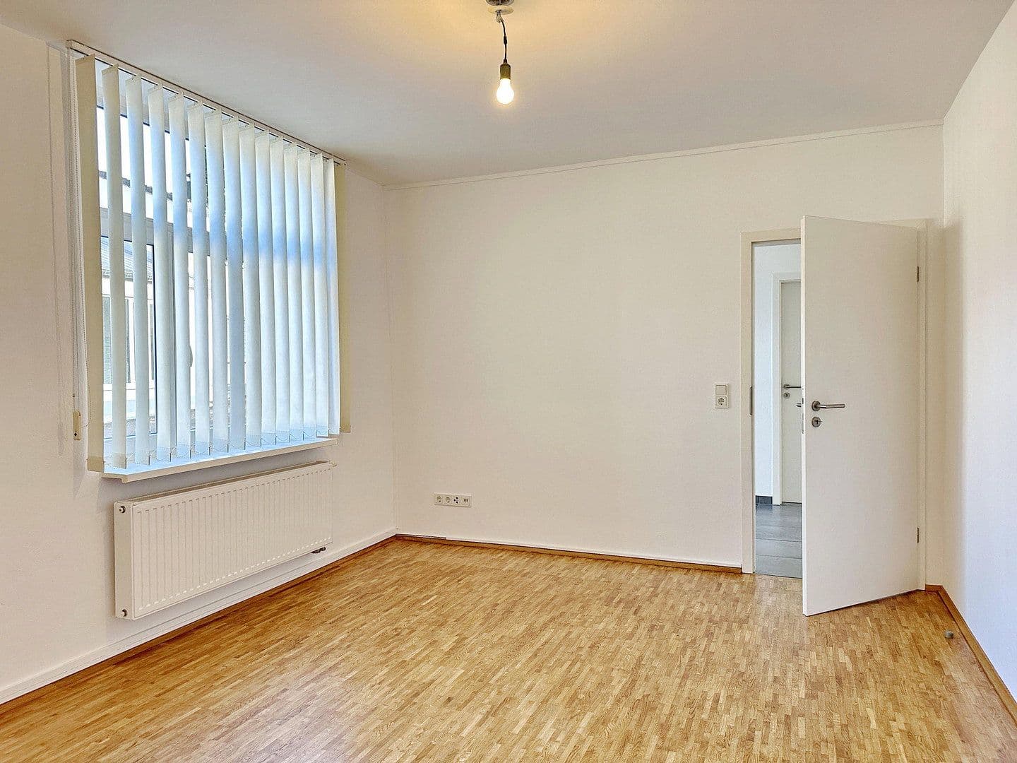 Prodej domu 235 m², pozemek 580 m², Bergisch Gladbach, Severní Porýní-Vestfálsko Prodej domu 235 m², pozemek 580 m², Bergisch Gladbach, Severní Porýní-Vestfálsko