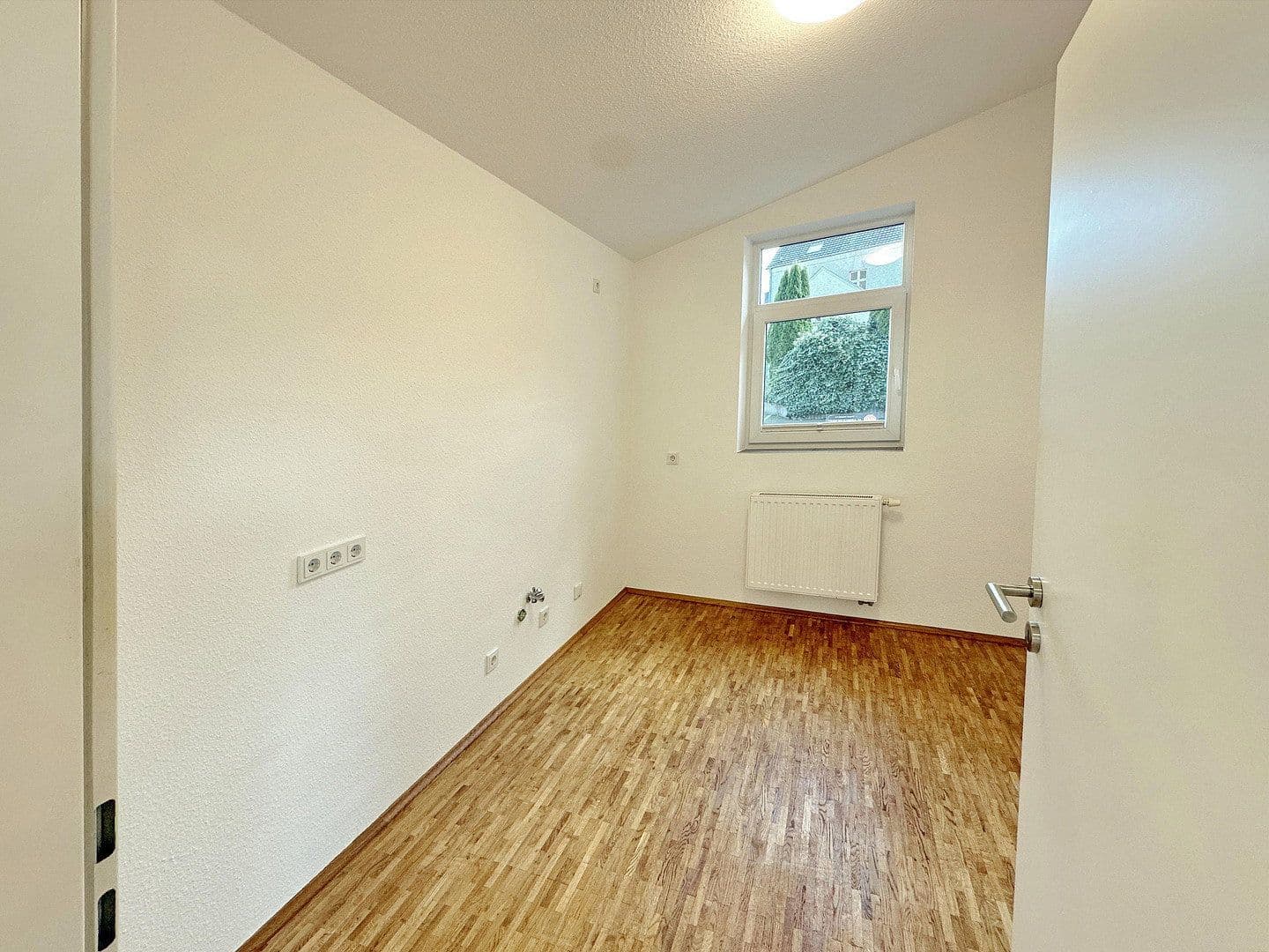 Prodej domu 235 m², pozemek 580 m², Bergisch Gladbach, Severní Porýní-Vestfálsko Prodej domu 235 m², pozemek 580 m², Bergisch Gladbach, Severní Porýní-Vestfálsko