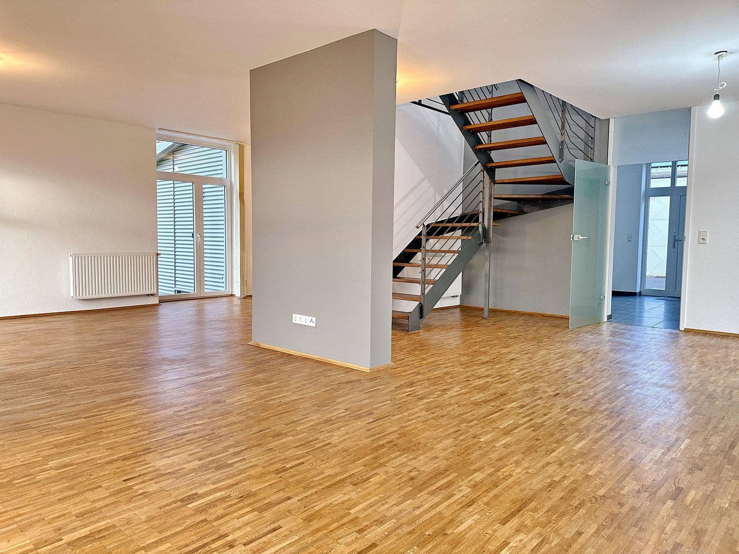Prodej domu 235 m², pozemek 580 m², Bergisch Gladbach, Severní Porýní-Vestfálsko Prodej domu 235 m², pozemek 580 m², Bergisch Gladbach, Severní Porýní-Vestfálsko