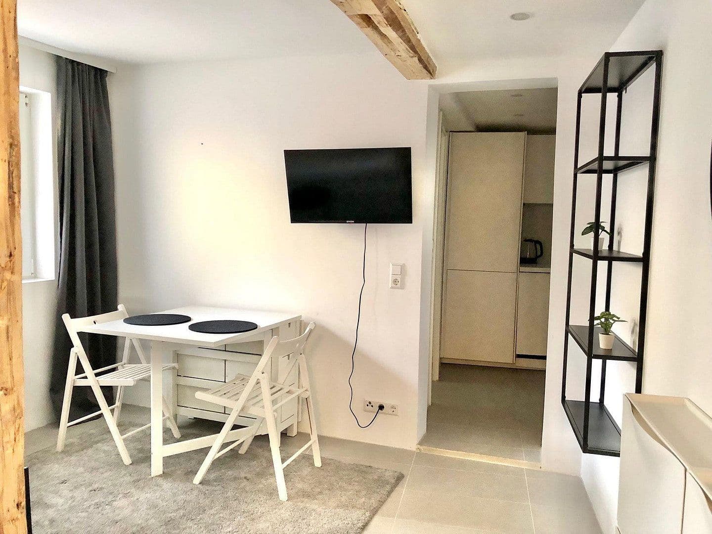 Pronájem bytu 1+1 27 m², Stuttgart, Bádensko-Württembersko Pronájem bytu 1+1 27 m², Stuttgart, Bádensko-Württembersko