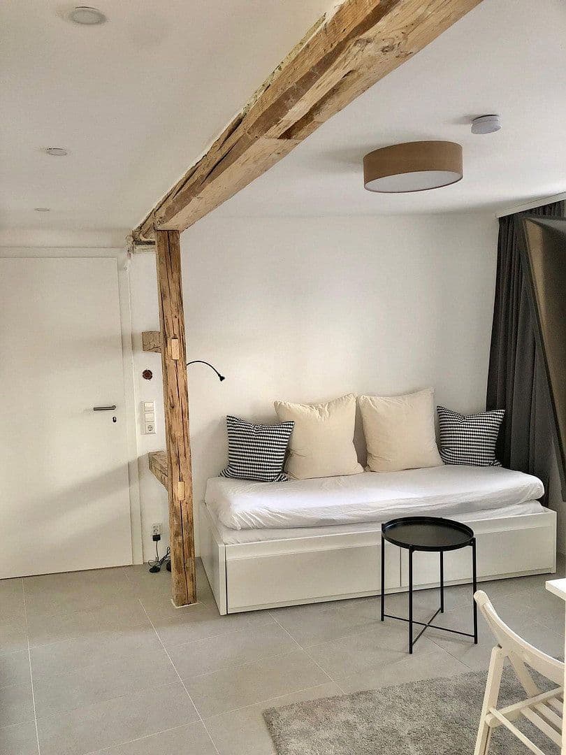 Pronájem bytu 1+1 27 m², Stuttgart, Bádensko-Württembersko Pronájem bytu 1+1 27 m², Stuttgart, Bádensko-Württembersko