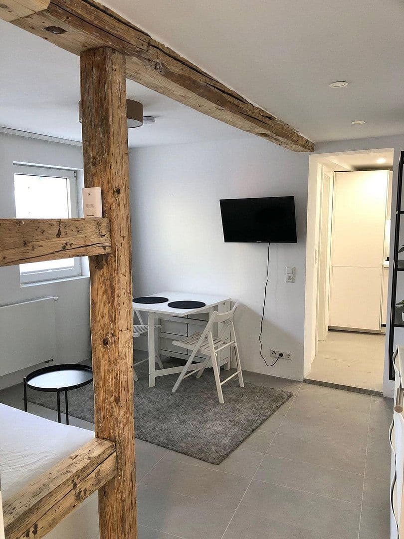 Pronájem bytu 1+1 27 m², Stuttgart, Bádensko-Württembersko Pronájem bytu 1+1 27 m², Stuttgart, Bádensko-Württembersko