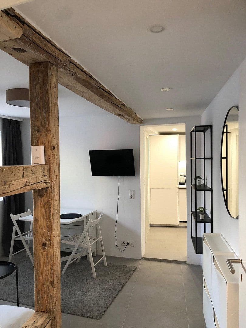 Pronájem bytu 1+1 27 m², Stuttgart, Bádensko-Württembersko Pronájem bytu 1+1 27 m², Stuttgart, Bádensko-Württembersko
