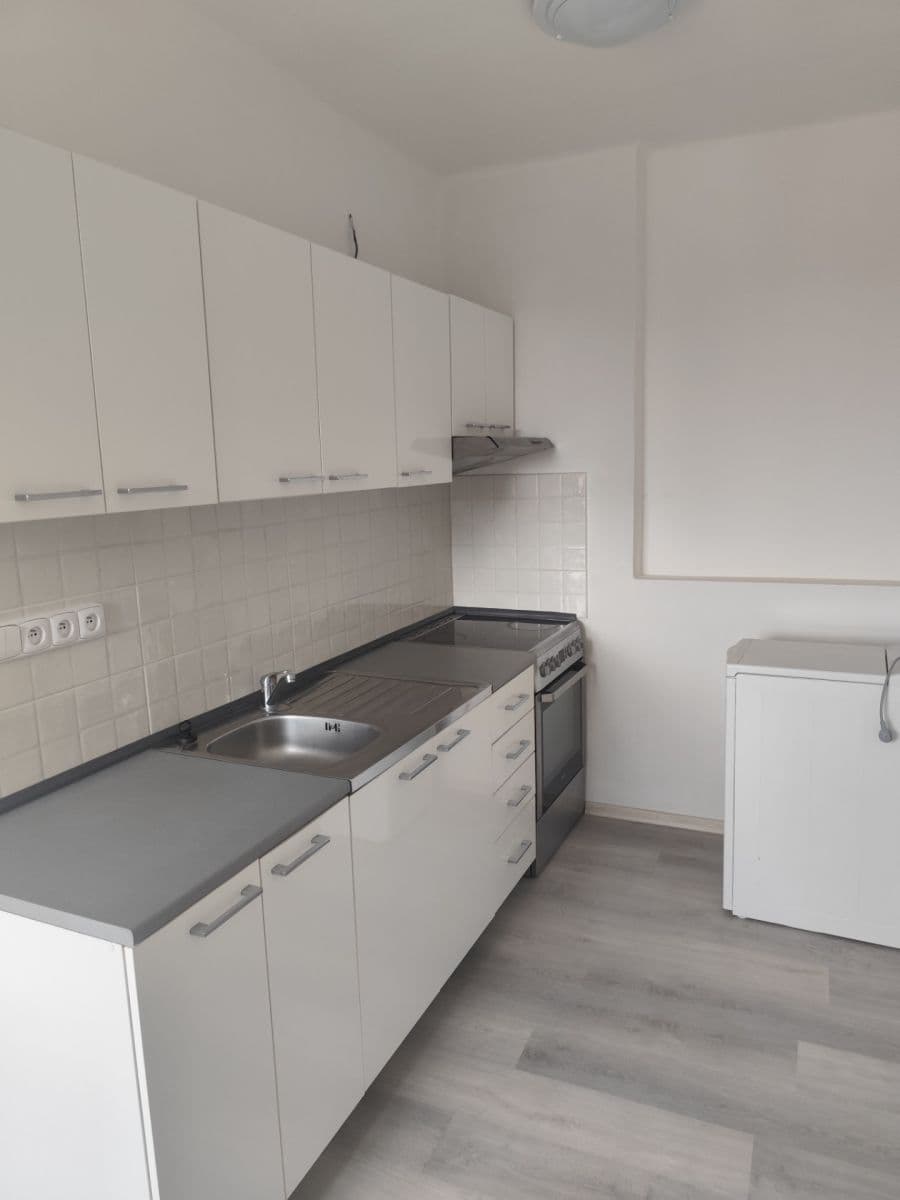 Pronájem bytu 2+1 60 m², Mírové náměstí, Dobříš, Středočeský kraj Pronájem bytu 2+1 60 m², Mírové náměstí, Dobříš, Středočeský kraj